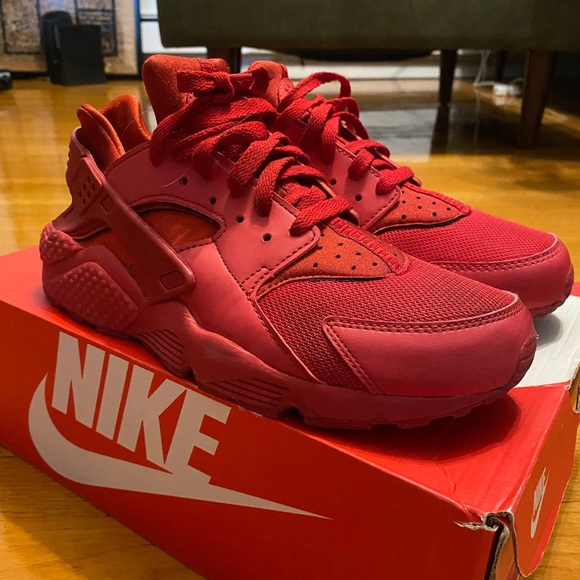 Nike Air Hurarache - Triple Red - Size 9 - Picture 1 of 4